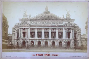 La facciata dellOpera di Parigi