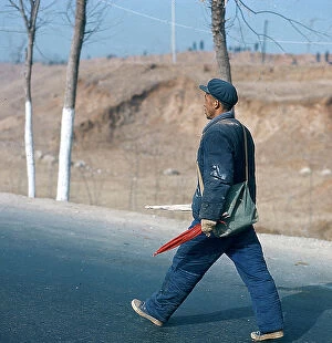 Images Dated 26th October 2009: The outskirts of Beijing. Along the country roads in winter