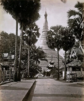 Images Dated 30th November 2011: The pagoda Shwe Dagon, in Rangoon, Burma