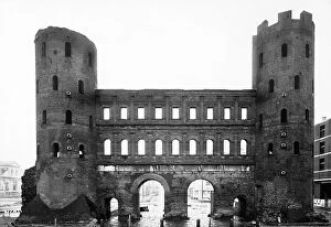 Images Dated 11th May 2009: The Palatine Gate in Turin