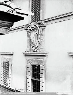 Images Dated 11th May 2006: Palazzo Giugni (or Da Firenzuola), detail of the facade with the Firenzuola family coat of arms;