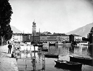 Images Dated 12th March 2010: Panorama of Riva del Garda seen from the dock