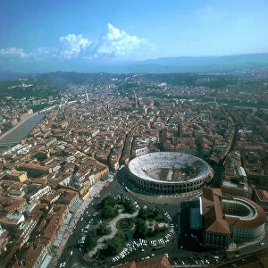 Images Dated 29th November 2006: Panoramic city view of Verona