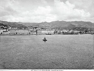 Images Dated 20th April 2012: Panoramic view of Messina from the sea