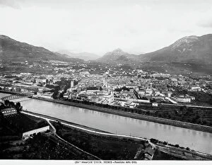 Images Dated 12th March 2010: Panoramic view of Trento lungo l'Adige