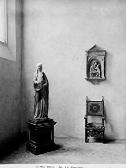 Images Dated 16th December 2010: Partial view of Room 16 in the Bardini Museum in Florence. To the left a sculpture in the round of