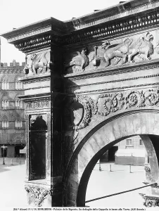 Particolare della parte superiore der Cappella in Piazza del Campo bei Siena.