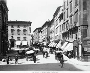 Florence Collection: Passers-by and carriages in Piazza San Giovanni, Florence