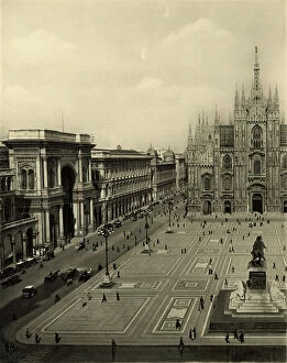 Images Dated 30th March 2011: Piazza del Duomo in Milan with a frontal view of the facade of the church