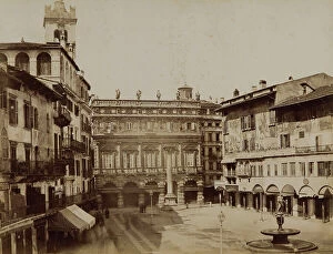 Images Dated 5th August 2009: Piazza della Erbe with Palazzo Maffei, Verona