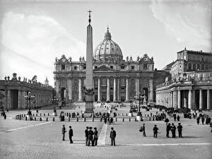 Images Dated 1st December 2010: Piazza San Pietro, Rome