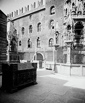 Images Dated 19th June 2009: Piazzaletto delle Arche, Verona