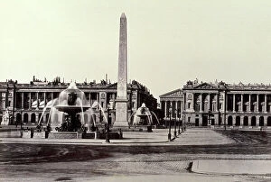 Images Dated 31st March 2010: Place de la Concorde, in Paris, with the obelisk and fountain in the foreground
