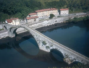 Images Dated 14th December 2006: The Ponte della Maddalena (called the Ponte del Diavolo) over the Serchio river
