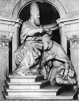 Images Dated 18th November 2011: Pope Clemens VII crowning Charles V emperor, sculpture by Baccio Bandinelli (pope)