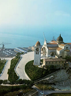 Images Dated 23rd January 2007: The port and the San Ciriaco Cathedral in Ancona
