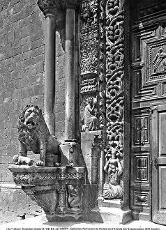 Images Dated 6th April 2012: Detail of the portal of the Cathedral of Altamura
