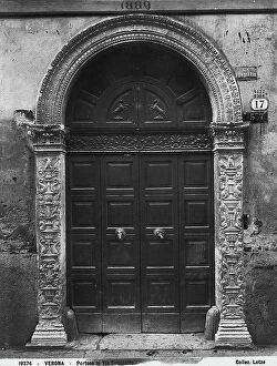 Images Dated 15th April 2010: The portal of a palace of Verona