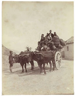 Images Dated 26th November 2007: Portrait of a family on a wagon