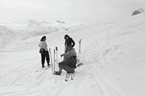Images Dated 21st September 2011: Portrait of group on the skis, Cortina d'Ampezzo