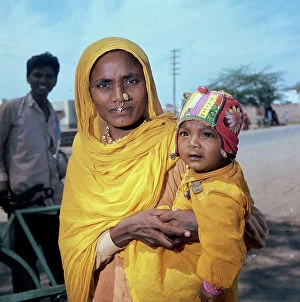 Images Dated 30th May 2007: Portrait of an Indian woman with a boy