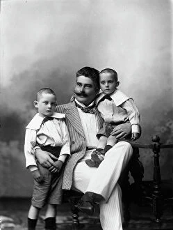 Images Dated 23rd March 2011: Portrait of signor Thaddeus with children