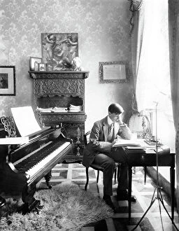 Images Dated 30th November 2007: Portrait of the young American violinist Albert Spalding in his room