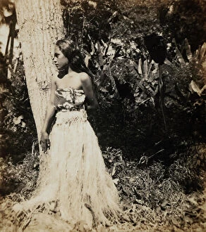 Images Dated 5th April 2011: Portrait of a young Tahitian woman