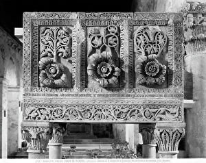 Images Dated 28th April 2009: Detail of the pulpit of the Abbey of San Clemente, Casauria, Torre de Passeri