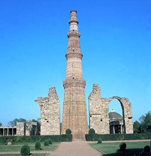 Images Dated 31st May 2007: The Qutb-Minar, tower-minar of Delhi, UNESCO World Heritage Site