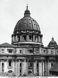 Images Dated 30th January 2007: Rear view of St. Peter's Basilica in the Vatican, with Michelangelo's dome