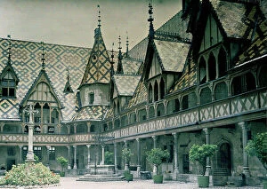 Images Dated 22nd January 2008: The remarkable Hotel Dieu in Beaune