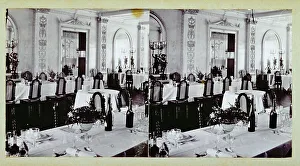 Salone del ristorante con tavoli imbanditi