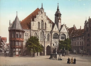 Images Dated 22nd November 2011: Rolandsbrunnen fountain and the faade of the Council Hall, or Rathaus