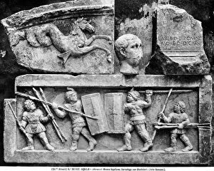Images Dated 27th April 2012: Front of a Roman sarcophagus, with the scene of a gladiator fight