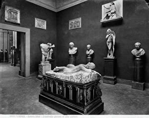 Images Dated 8th February 2011: A room of the Uffizi Gallery in Florence with sculpture Hermaphrodite