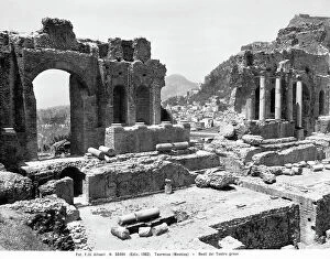 Images Dated 11th September 2008: Ruins of the Greek Teatro in Taormina
