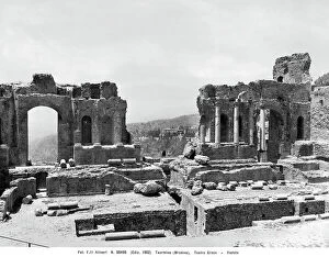 Images Dated 11th September 2008: Ruins of the Greek Teatro in Taormina