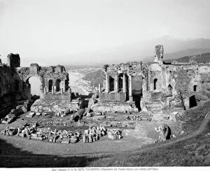Images Dated 11th September 2008: Ruins of the Greek Teatro in Taormina; in the background Etna