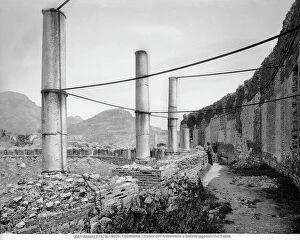 Images Dated 11th September 2008: Ruins of the Greek Teatro in Taormina: the upper gallery