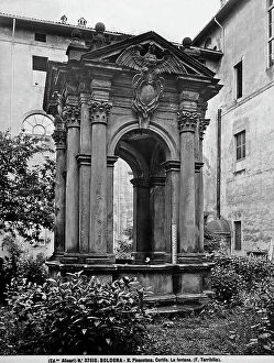 Images Dated 16th April 2012: Sandstone cistern in the courtyard of the National Portrait Gallery of Bologna