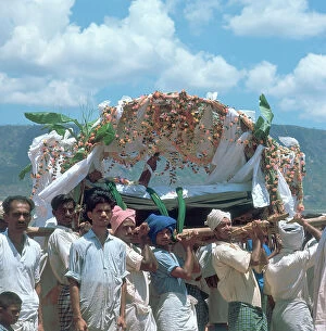 Images Dated 4th June 2007: Scene of cremation towards the 'ghat' of the Ganges, Benaras (Varanasi) state of Uttar Pradesh