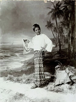 Images Dated 25th March 2011: On the seashore, a thai girl photographed in a typical Siam costume