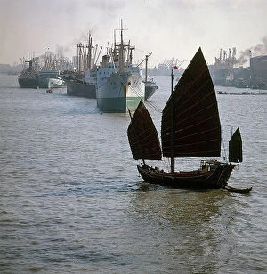 Images Dated 27th October 2009: Shanghai. In the harbor, junks, barges, modern ships
