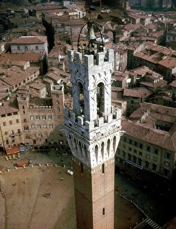 Images Dated 6th October 2006: Siena: Piazza del Campo, the Tower del Mangia