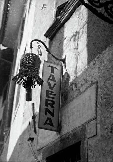 Images Dated 22nd September 2011: The sign of a tavern, Venice