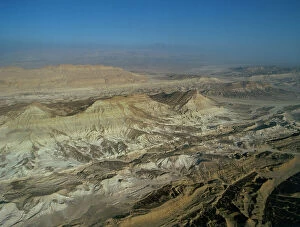 Images Dated 29th September 2011: Sinai: views of the mountains in the desert reaches the coast