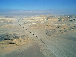 Images Dated 22nd December 2011: Sinai. Views from the sky of an intersection of paved roads in the desert of Sinai