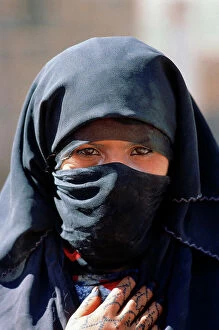 Images Dated 21st October 2011: Sinai: a young woman with the face covered by a black veil and tattoos on their hands
