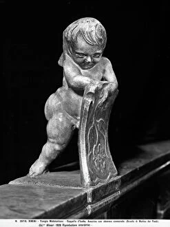 Images Dated 3rd April 2012: Detail of a small cupid holding an inverted shield with flower in the Chapel of Isotta